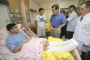 Hiện trường đáng sợ trong vụ cháy nổ khiến ít nhất 500 người bị thương ở công viên nước 171 Hiện trường đáng sợ trong vụ cháy nổ khiến ít nhất 500 người bị thương ở công viên nước 170