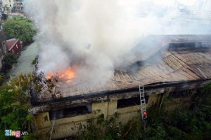 Nhà máy ôtô ở Triều Khúc cháy lớn 160 Nhà máy ôtô ở Triều Khúc cháy lớn 159