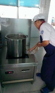 Những điều hay mắc phải làm ảnh hưởng đến bếp từ công nghiệp 40 Những điều hay mắc phải làm ảnh hưởng đến bếp từ công nghiệp 39