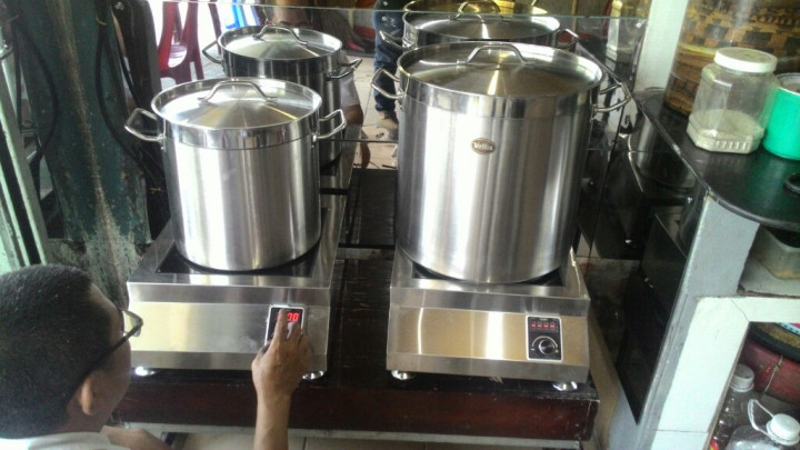 Lắp bếp từ công nghiệp Việt Hàn cho PHỞ 24 12 Lắp bếp từ công nghiệp Việt Hàn cho PHỞ 24 11