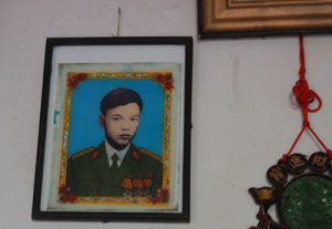 Liệt sĩ trở về sau khi nhà ngoại cảm tìm thấy mộ 8 Liệt sĩ trở về sau khi nhà ngoại cảm tìm thấy mộ 7