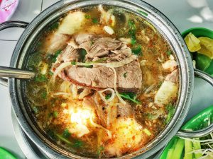 Quán bún bò Giáo Toàn lâu đời nhất tại Tp Hồ Chí Minh chuyển từ nấu củi sang sử dụng bếp từ công nghiệp Việt Hàn 2 Quán bún bò Giáo Toàn lâu đời nhất tại Tp Hồ Chí Minh chuyển từ nấu củi sang sử dụng bếp từ công nghiệp Việt Hàn 1