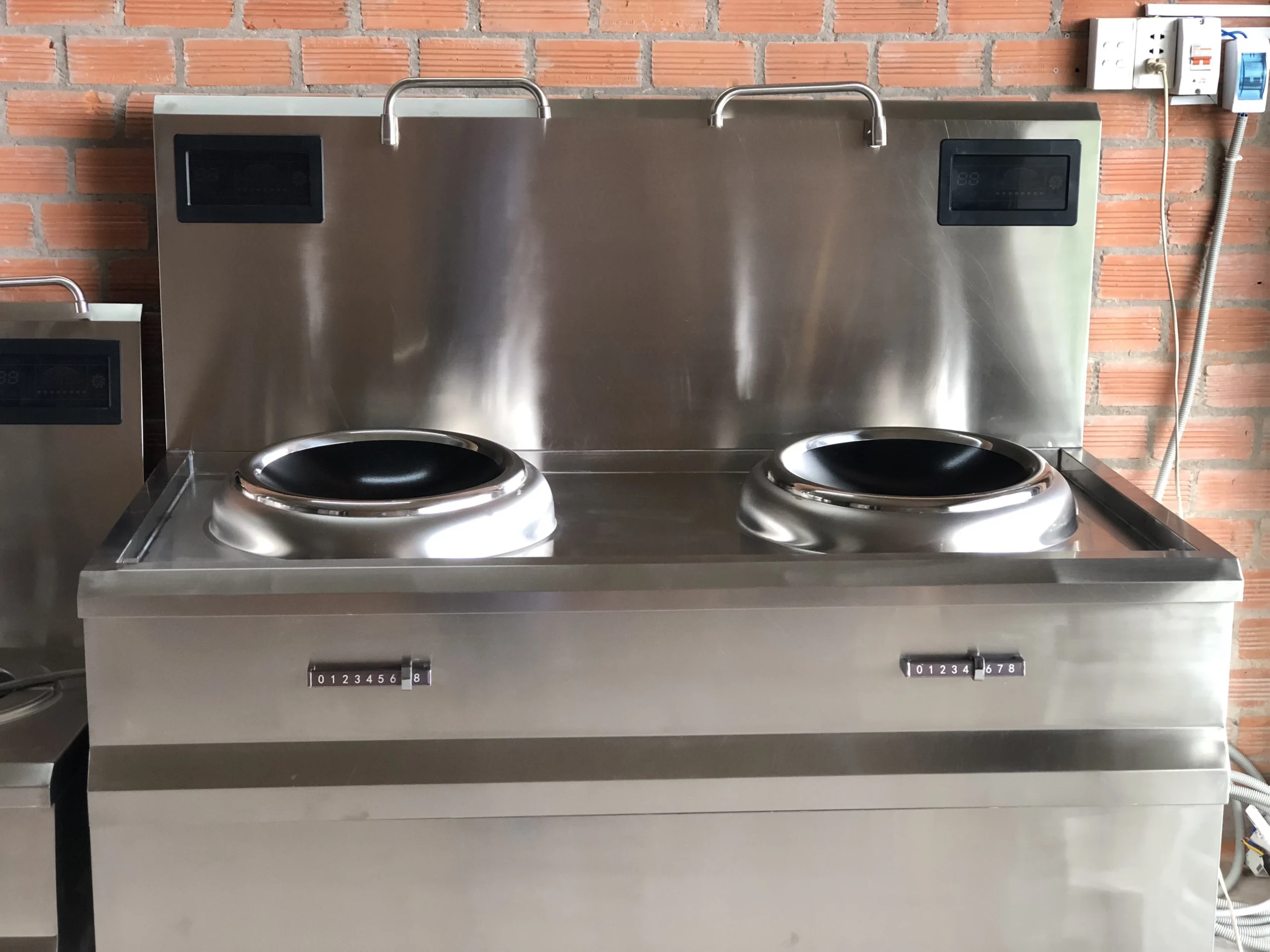 Những điều cần biết về bếp từ công nghiệp 17