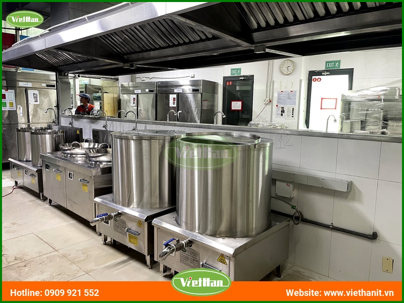 so-sanh-bep-tu-cong-nghiep-va-bep-gas-cong-nghiep