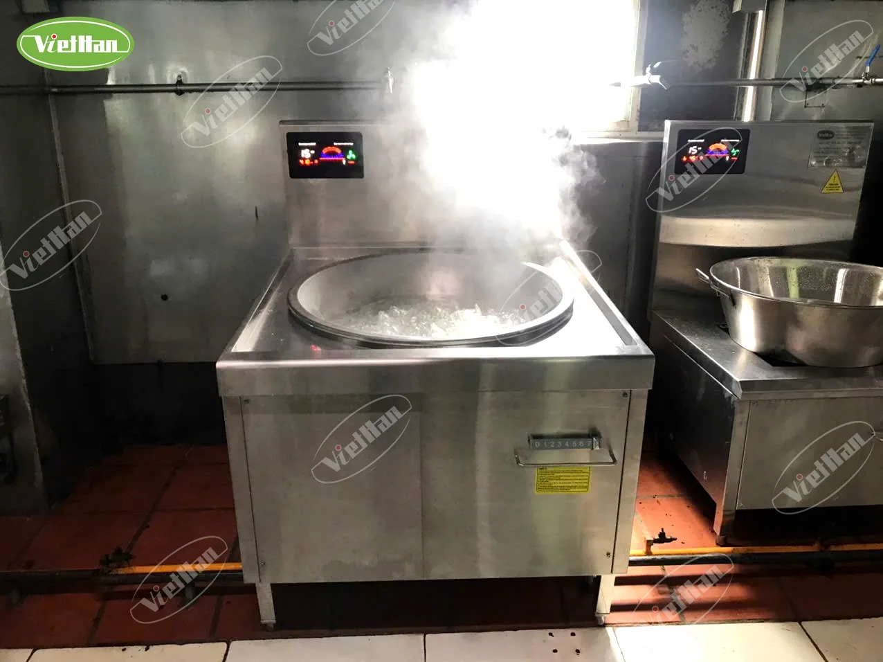 thiết bị bếp từ công nghiệp lắp đặt tại nhà máy
