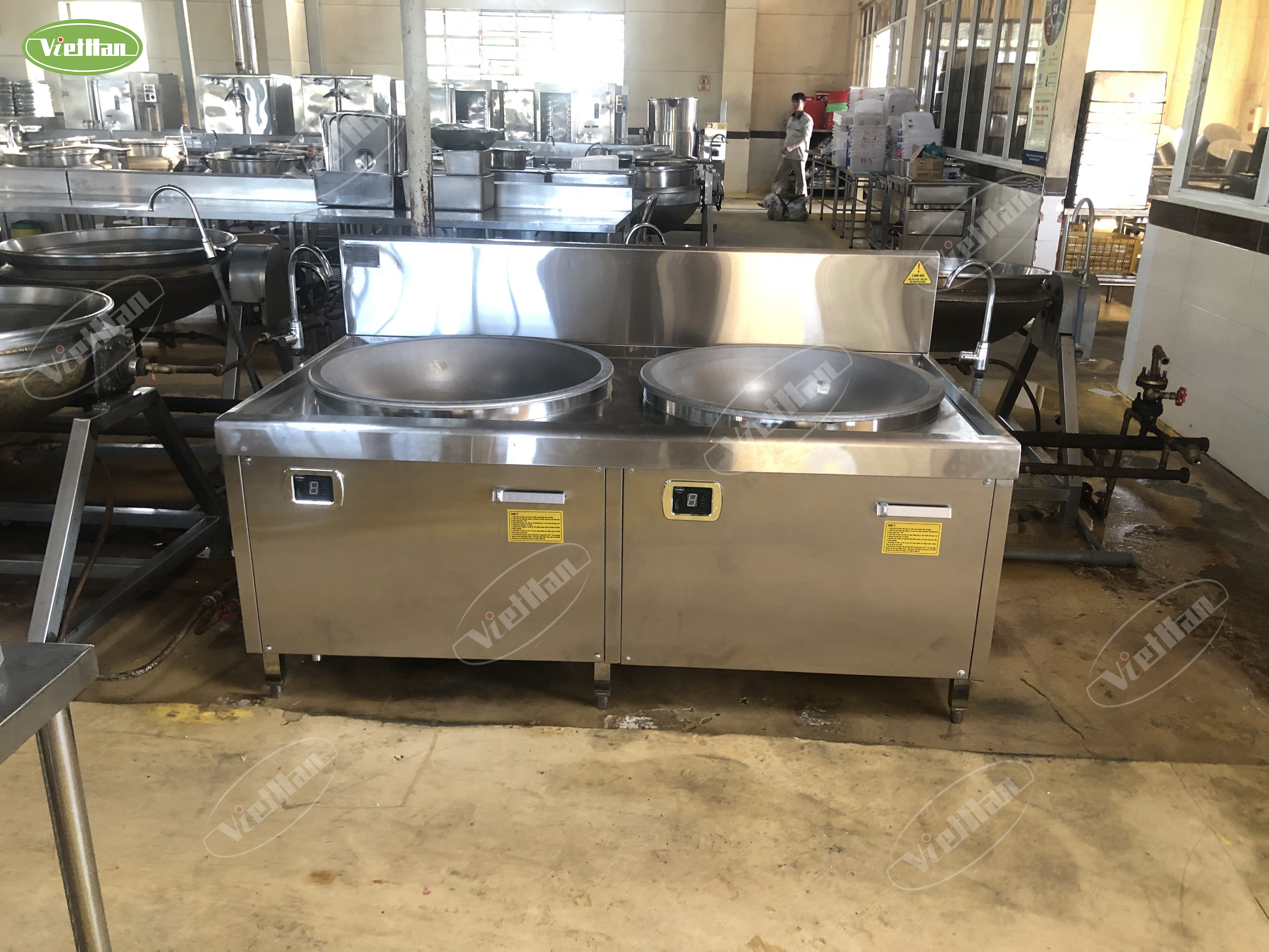 Bếp từ công nghiệp đôi lõm liền chảo 80cm tại công trình