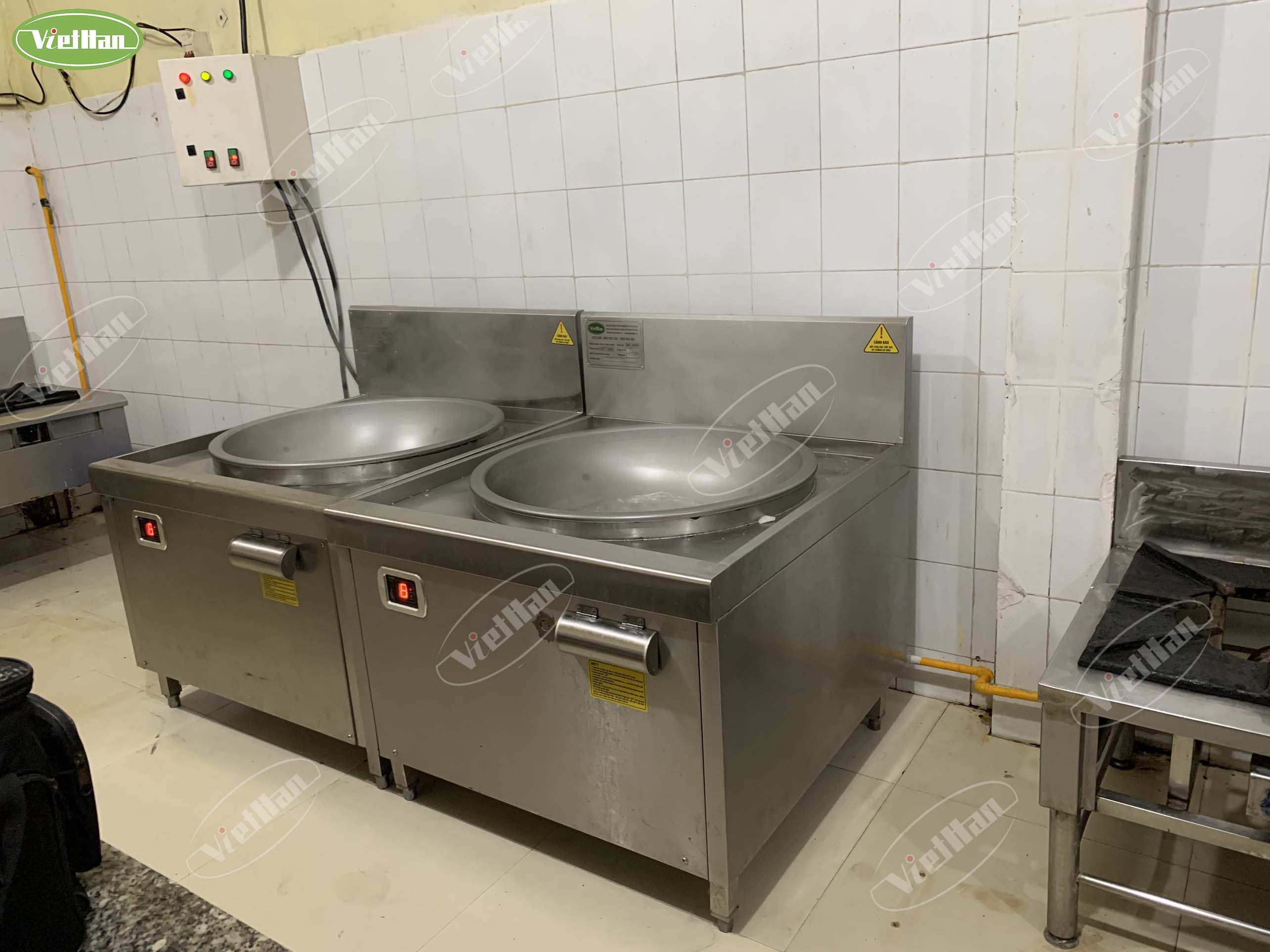công trình lắp đặt bếp từ công nghiệp Việt Hàn có bố trí khu bếp thực tế
