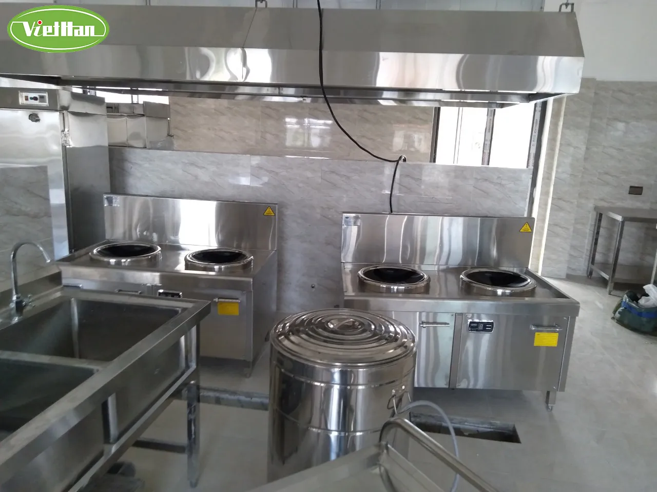 Bếp từ công nghiệp 25kW có phù hợp xào nồi lớn không? 4 công trình bếp từ công nghiệp Việt Hàn cho khu xào nấu công suất lớn